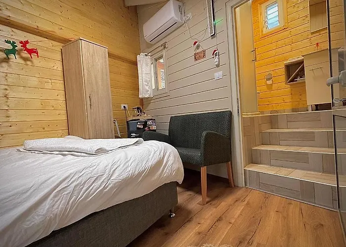 Vida Bhermon 2, One Small Wooden Cabin
