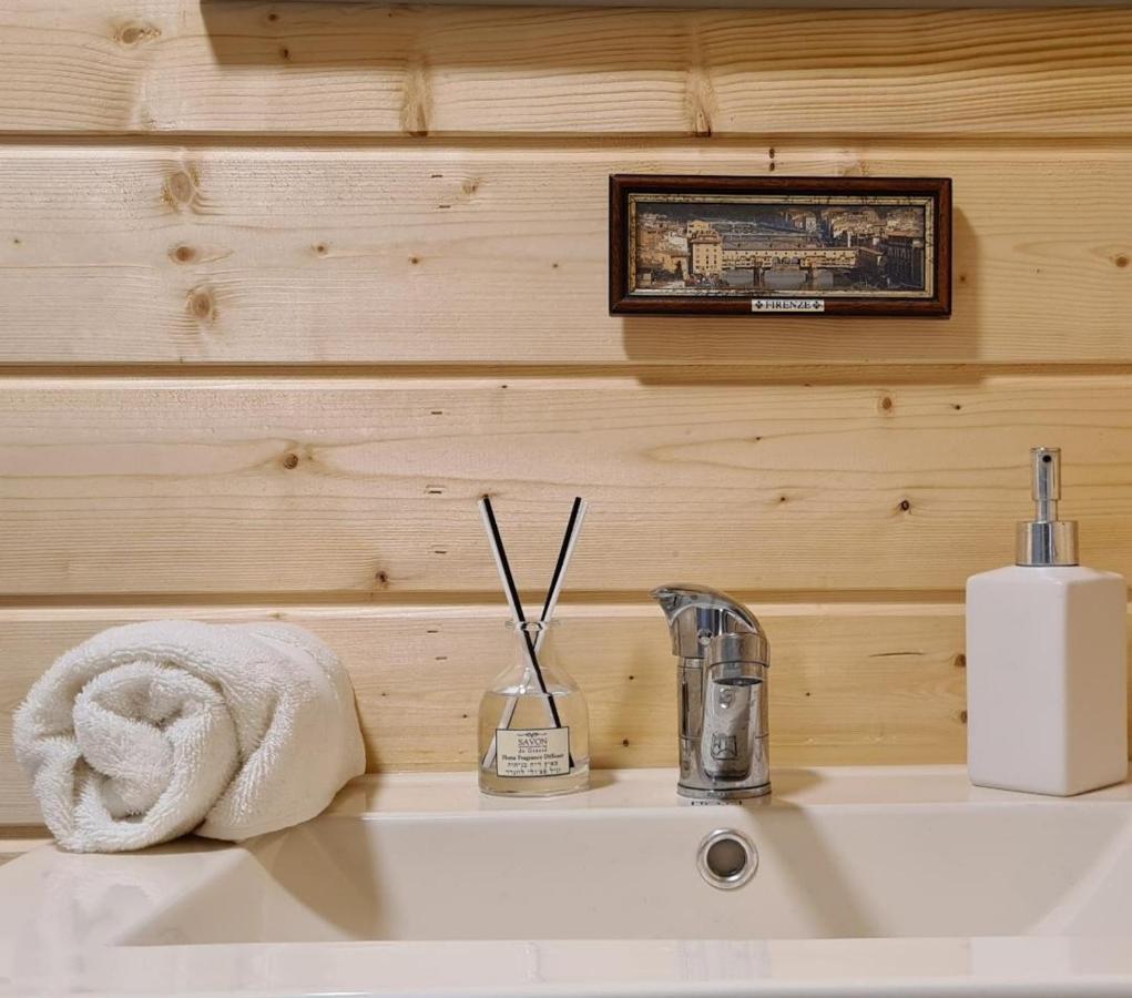 Vida Bhermon 2, One Small Wooden Majdal Shams